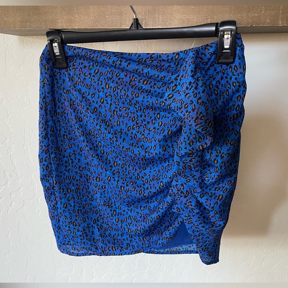 Urban Outfitters| Leopard Mila Printed Ruffle Mini Skirt in Blue, Animal Print!• - Picture 8 of 13